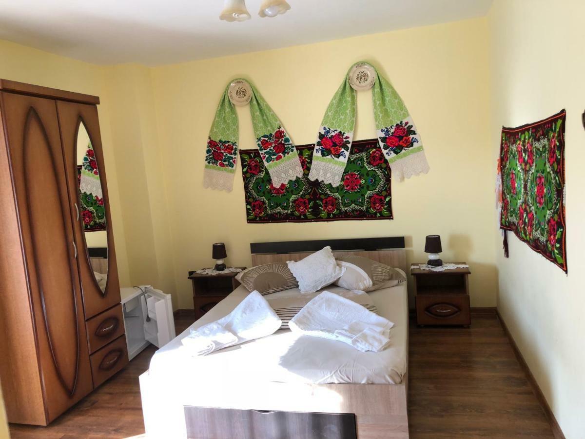 Pensiune Pastravarie La Pintea Haiducu Deseşti Exterior foto