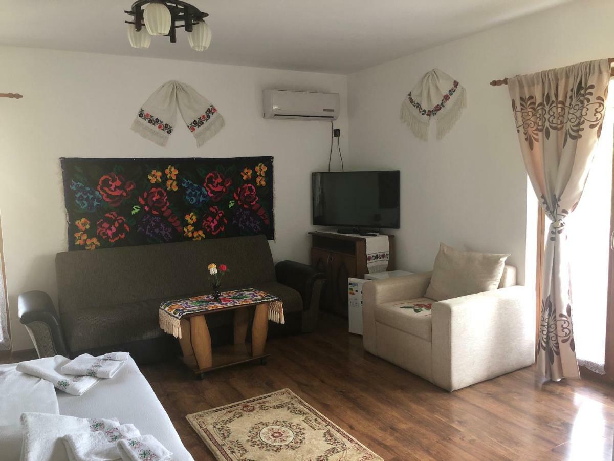 Pensiune Pastravarie La Pintea Haiducu Deseşti Exterior foto